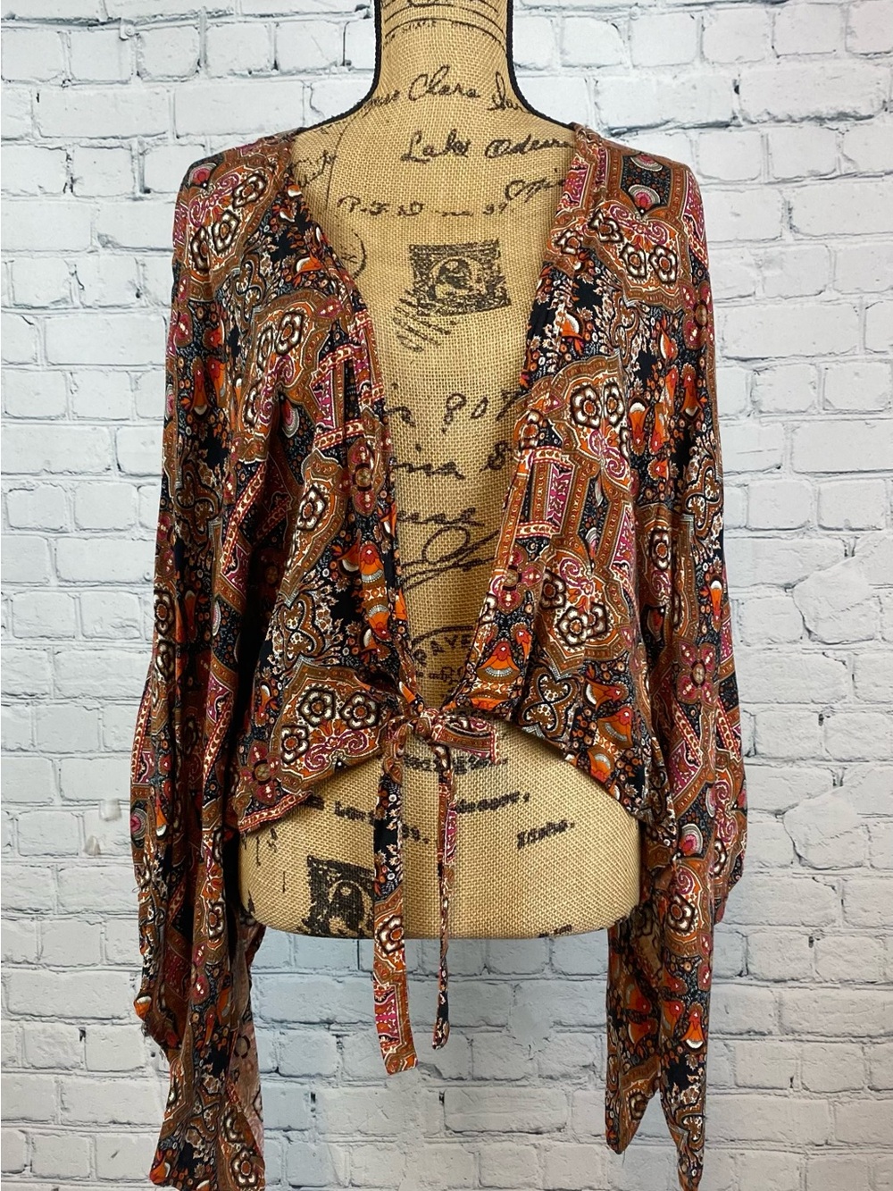 Liv Los Angeles Bohemian Front Tie Split Kimono Sleeve Top